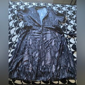 Belted! Pockets! Beautiful print. What more could you ask for? 
Sz 12